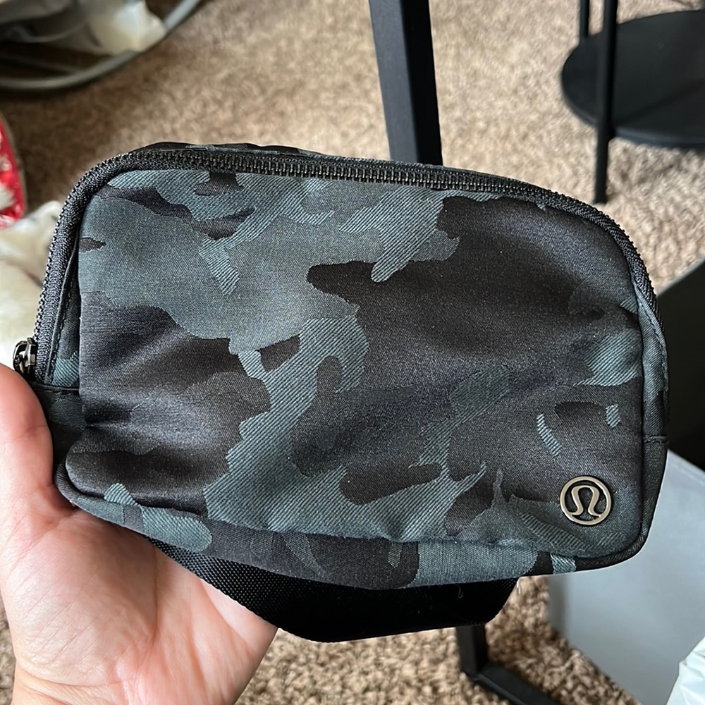 LULULEMON EVERYWHERE BELT BAG